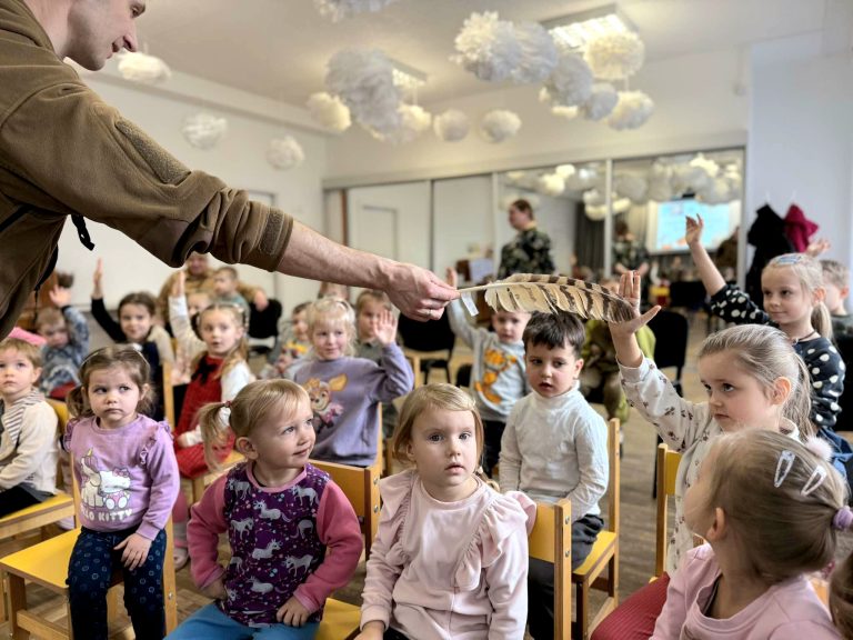 EDUKACIJA „SPARNUOTIEJI DRAUGAI IR JŲ NAMAI“