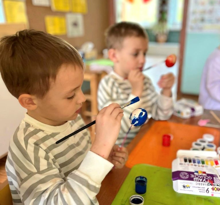 PROJEKTAS „JAU  VELYKOS ATSKUBĖJO IR MARGUČIAI ATRIEDĖJO“